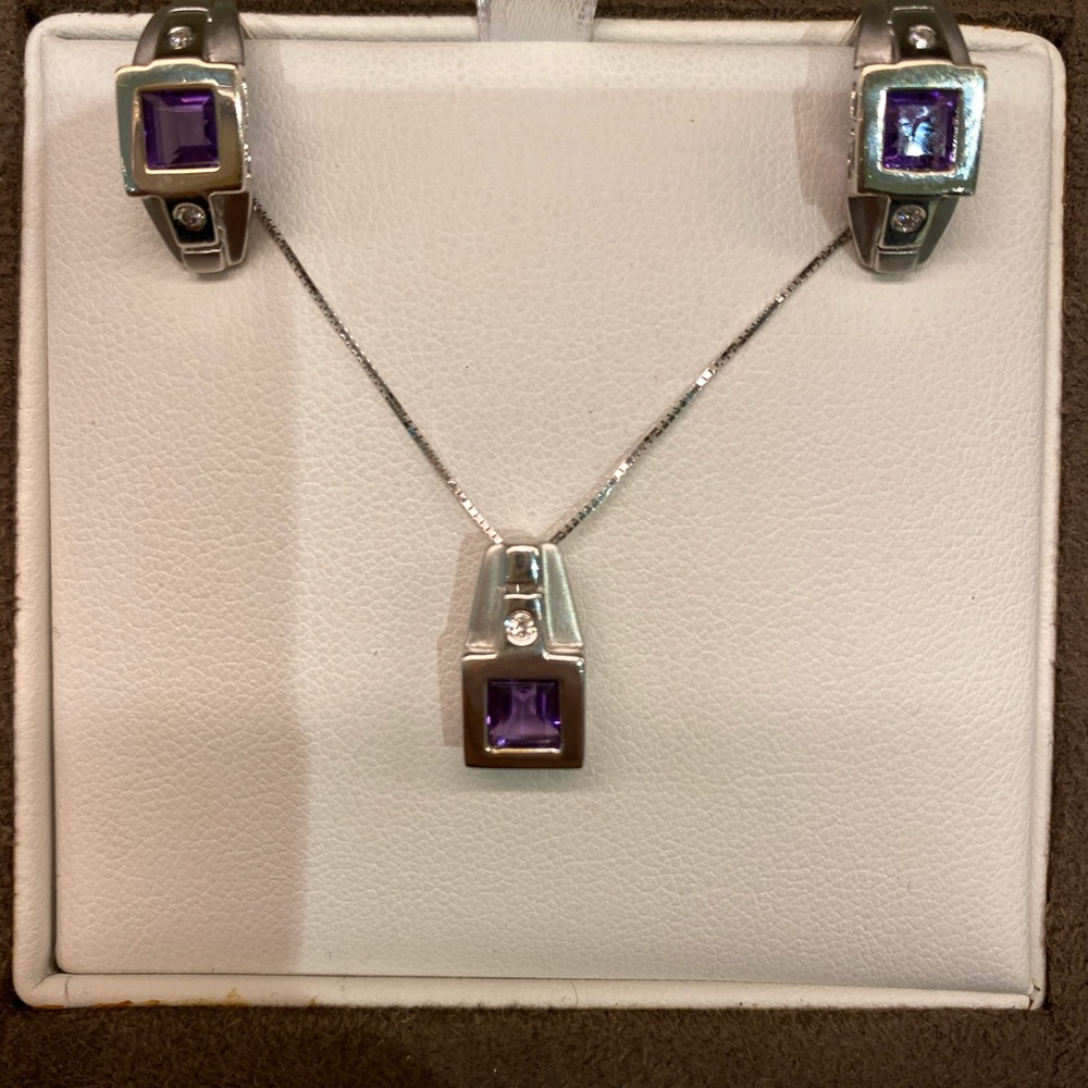 JEWELRY SET...
